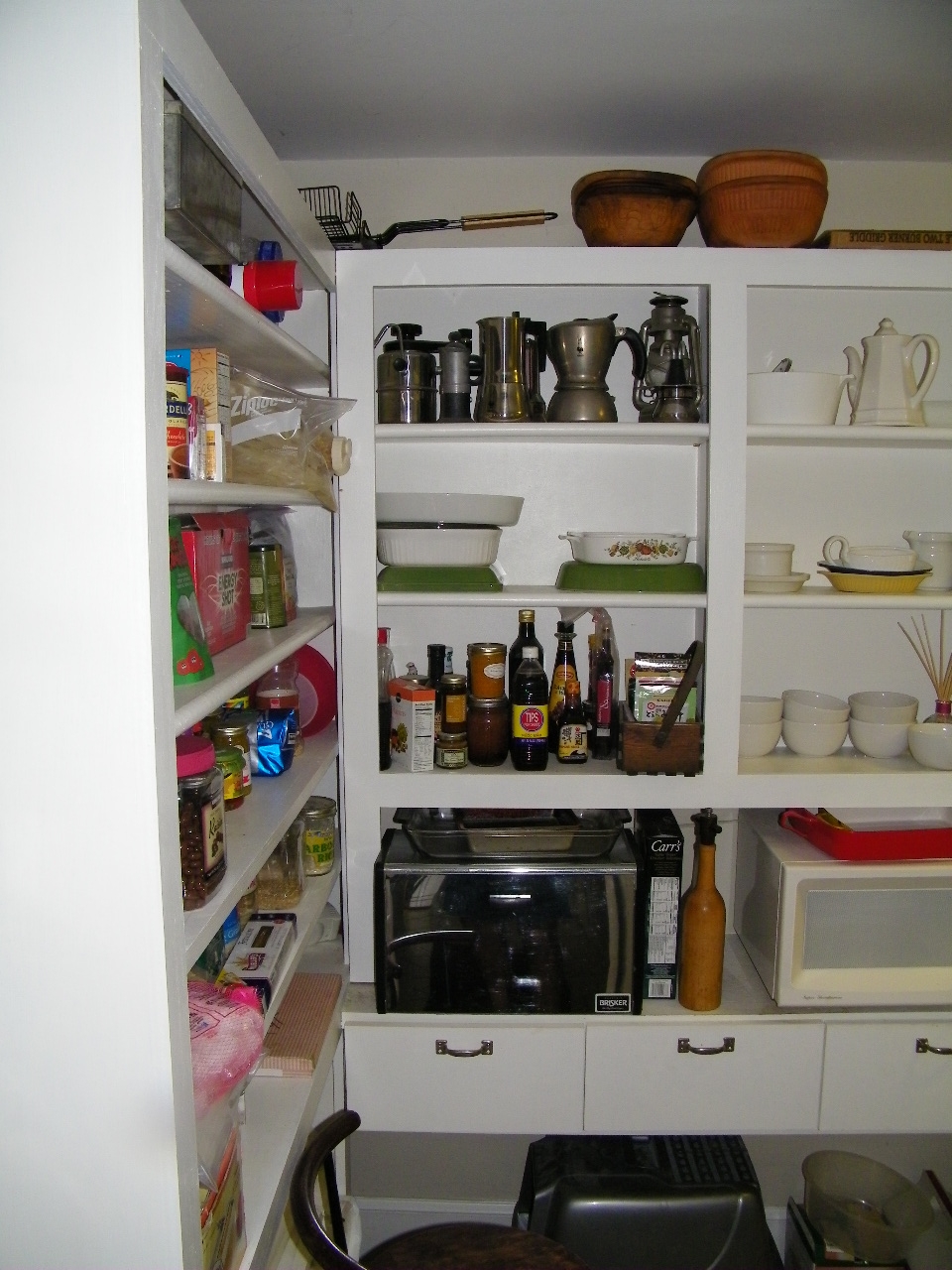 Walk through Pantry/laundry