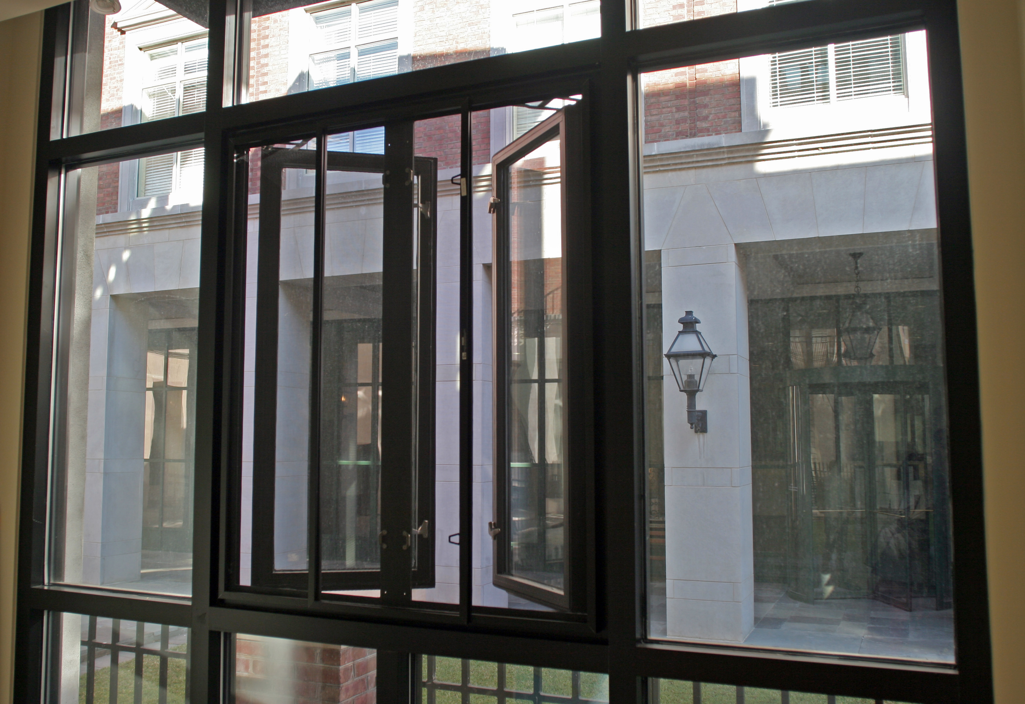 office window horiz.